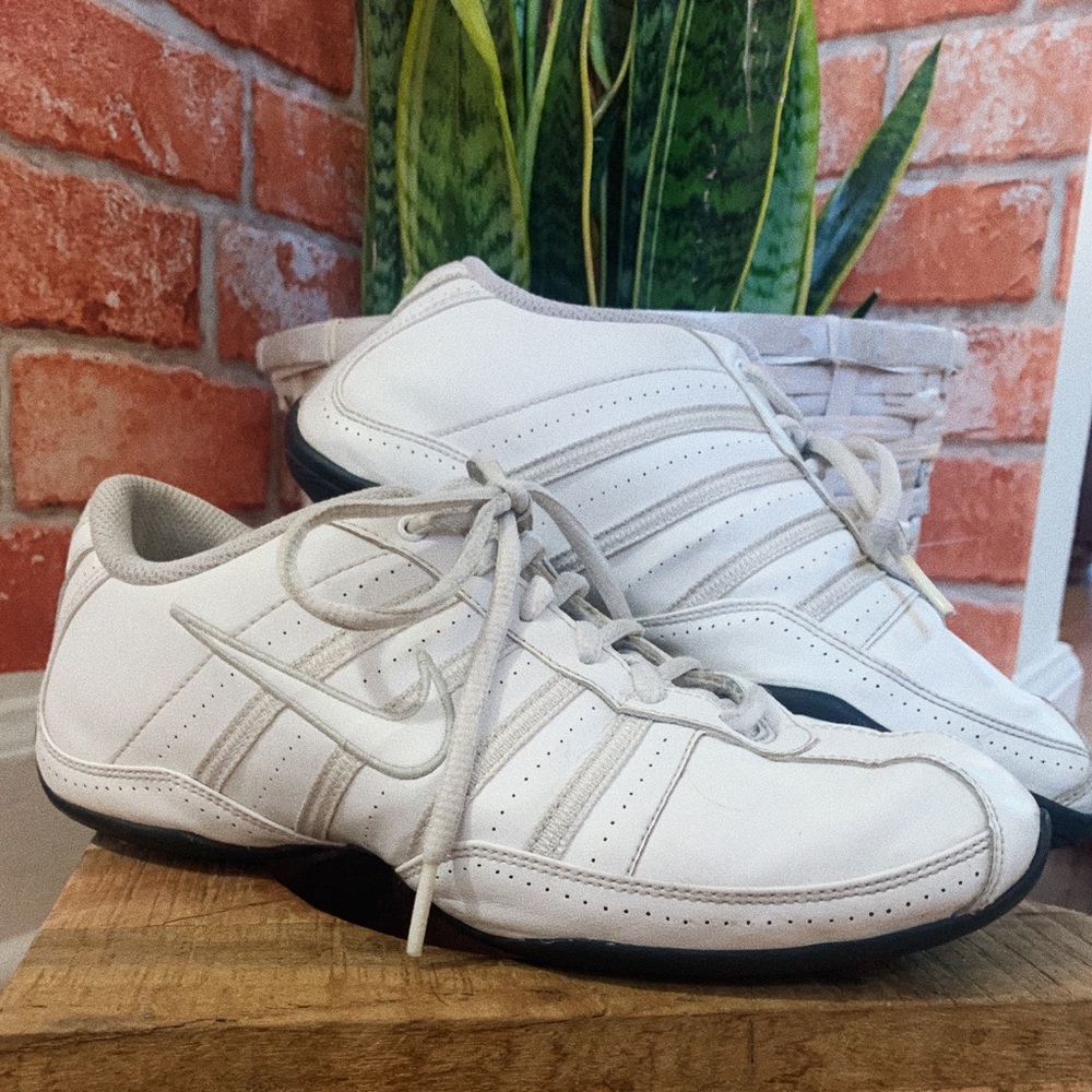 ⚡️SOLD⚡️ Nike cheer shoes